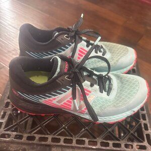 New Balance 910 casual trainers Size 8.5